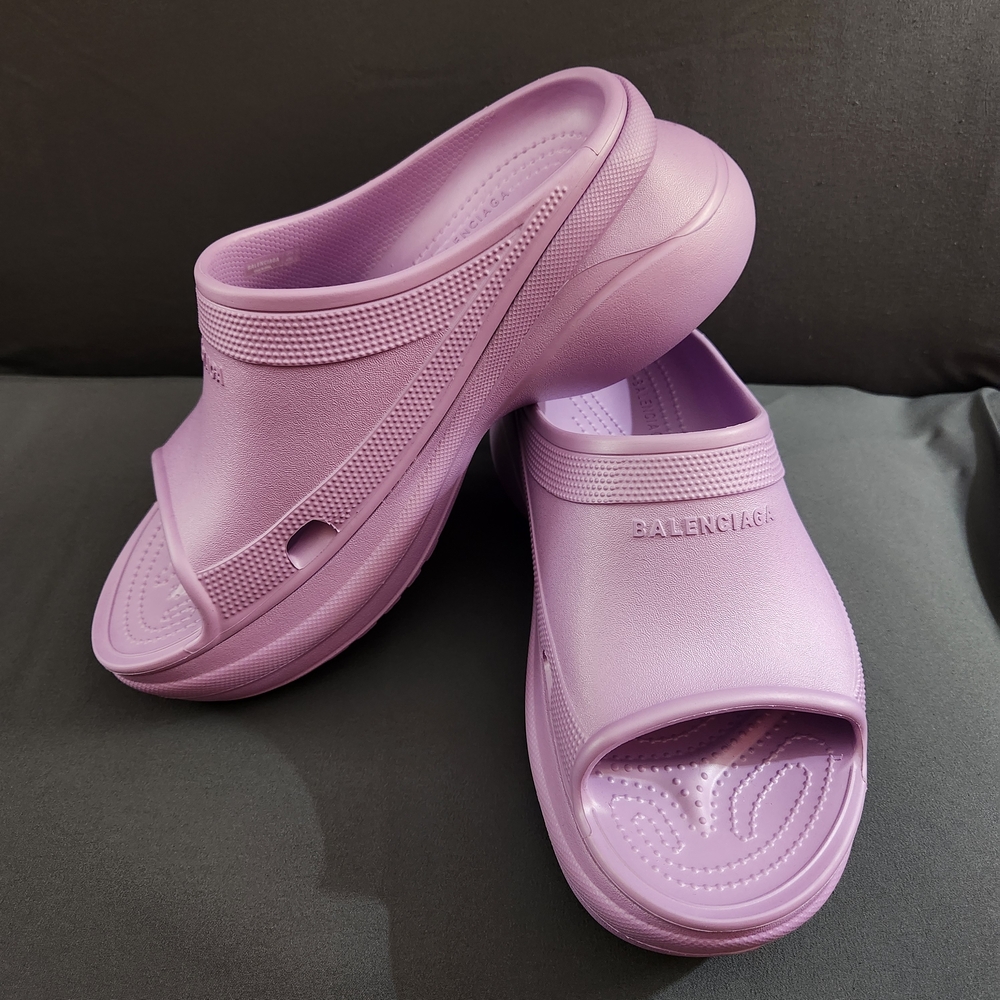 Balenciaga Pool Crocs Slide Sandals In Lilac - Picture 2 of 16